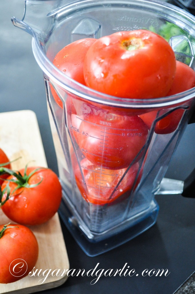 blending tomatoes
