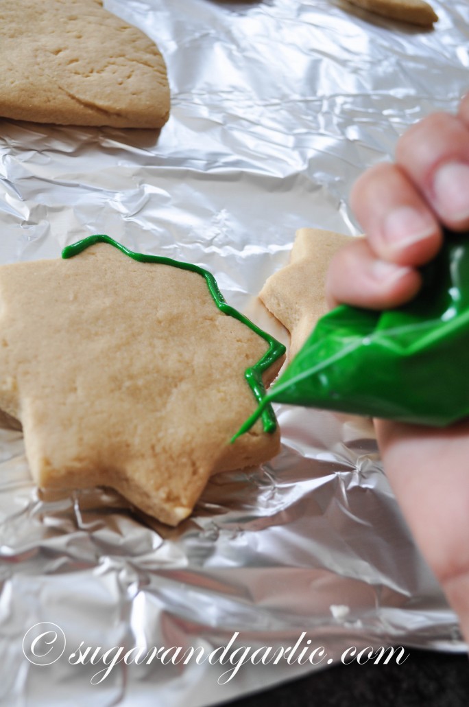 how to ice a sugar cookie